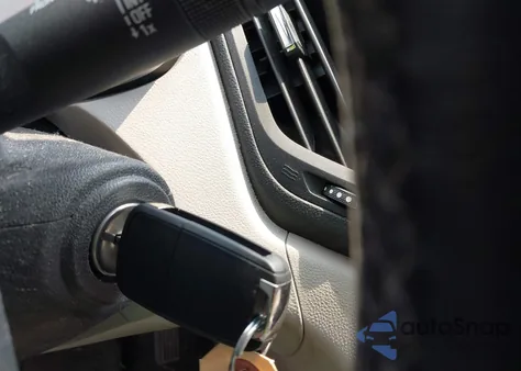 2015 Chevrolet Equinox 1Lt из США, поврежденный, VIN 2GNALBEK8F6303942